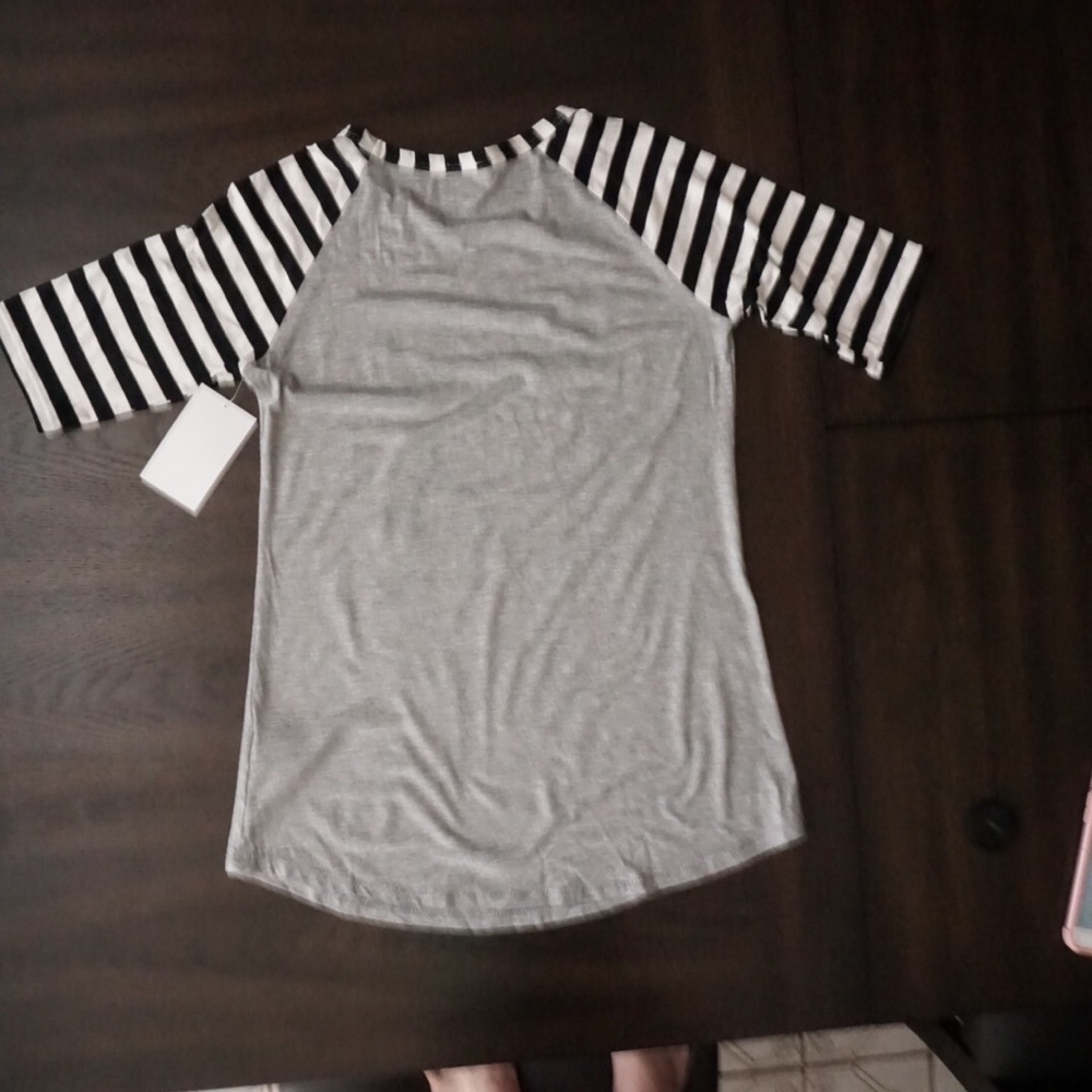 5⭐️1  SM LEFT!!Mama Bear Black Stripe Graphic Tee - Picture 5 of 7